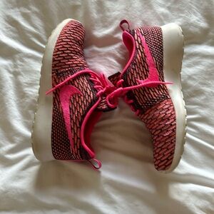 Women’s fly knit Rosche Run